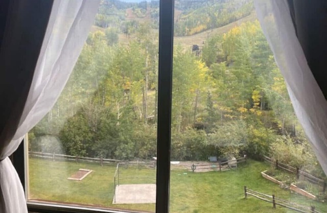 Mountain View Room #6