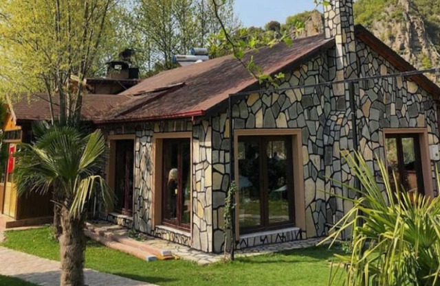 Perfect Bungalow w Garden and Pool in Nature