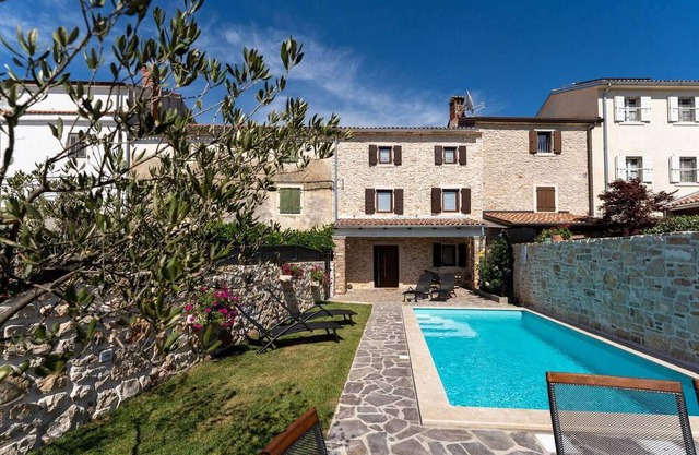 Villa Stonehouse is a nice rustic terraced house only 3,5 km from the sea and the town Umag.