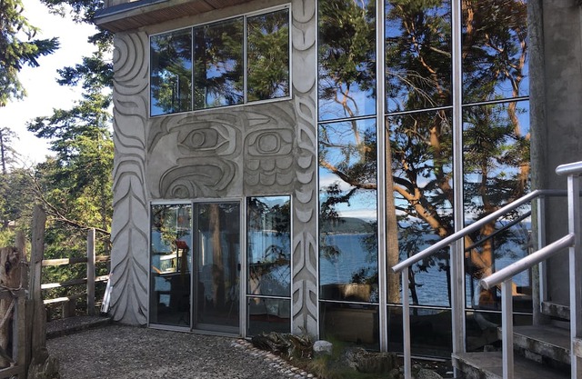 Mid-century waterfront retreat with amazing views and near ferry - 30+ days