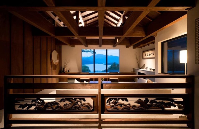 A private hotel overlooking Lake Kawaguchi / Minamitsurugun Yamanashi