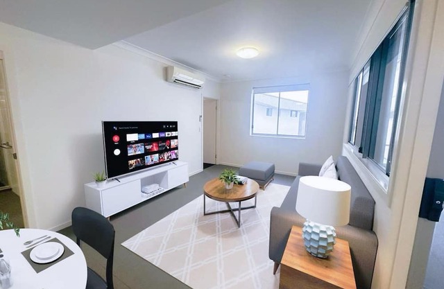 Lovely 1BR 1 Bath 1CP near QUT Parks & Shops