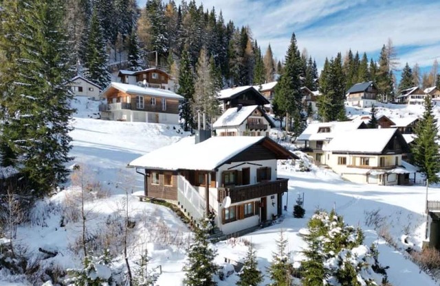 Beautiful chalet apartment - ski-in & ski-out