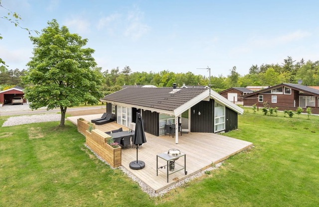 "Clari" - 500m from the sea by Interhome