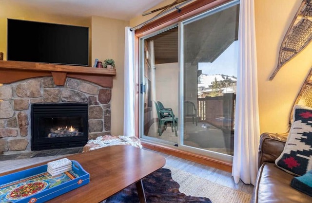 Ski in/out,Pool,Hot Tub,Pool Table - Resort View!