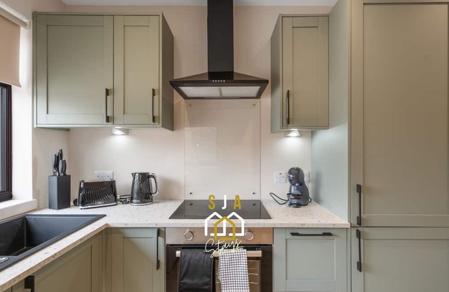 Fraserburgh Residence - SJA Stays - Modern 3 Bed