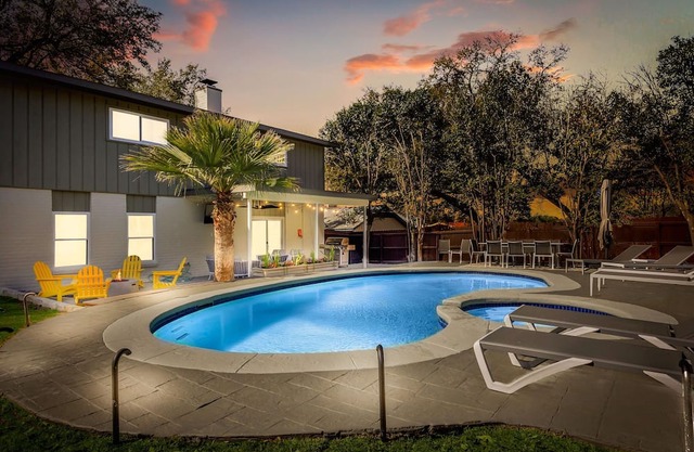 Retro Luxury Oasis: Pool, Spa & Game Rooms