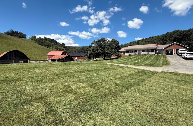 Idyllic Horse Farm Minutes to VT