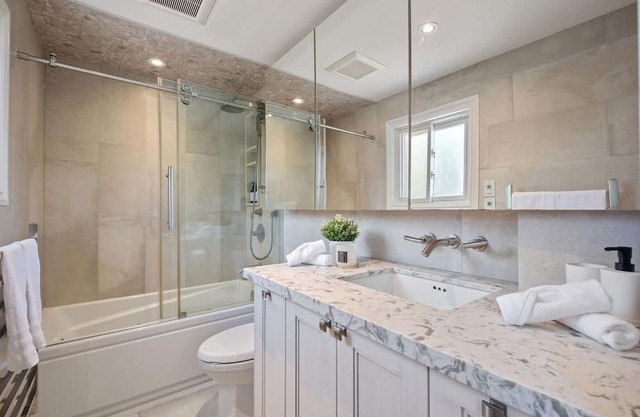 Custom Home Near Shopping & Dining in Richmond Hill | Pool Table | BBQ | 85" TV