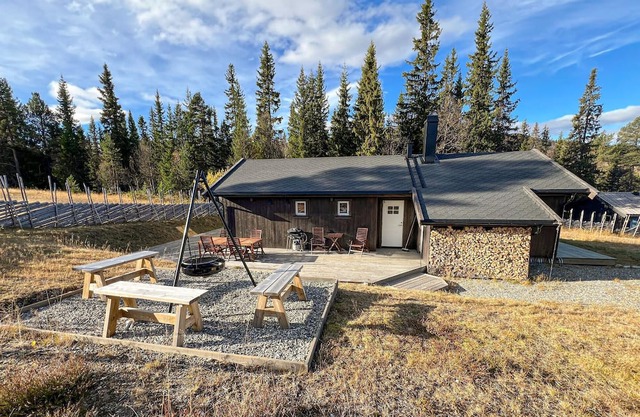 Stunning home in Gålå with WiFi