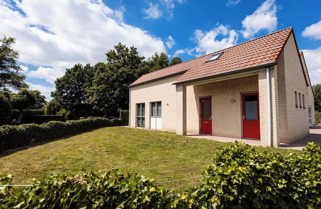 Detached Bungalow by the Forest Edge