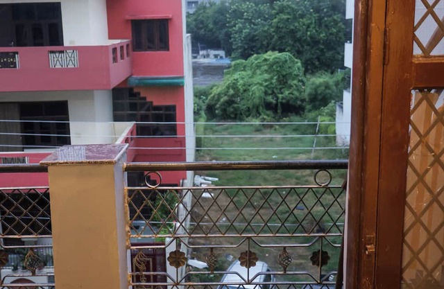 About this spacenIndependent 1 BHK Floor Including Breakfast with Terrace.