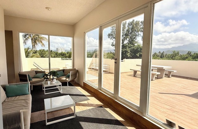 Casa Cielo Azul-Beachfront, private rooftop; 3 bedroom, 2 bath Luquillo Escape