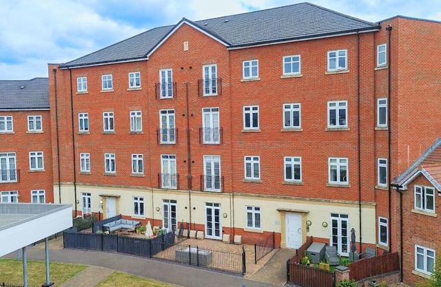 Luxury Furnished 2BR Apt w/WiFi, Workspace, Washer & Parking