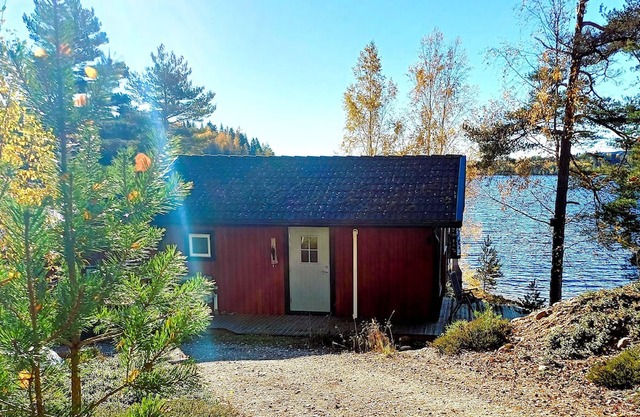 Cozy cottage by the lake, 3 pers, WIFI, private lake access, 1 bedroom