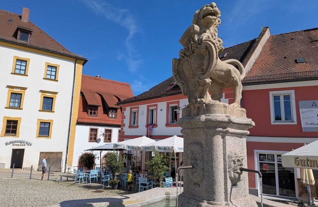 Living by the Löwenbrunnen