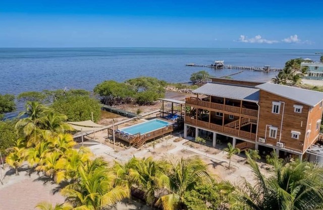 Ocean Front 3 bed/2 Bath Home w Pool - Upper Unit