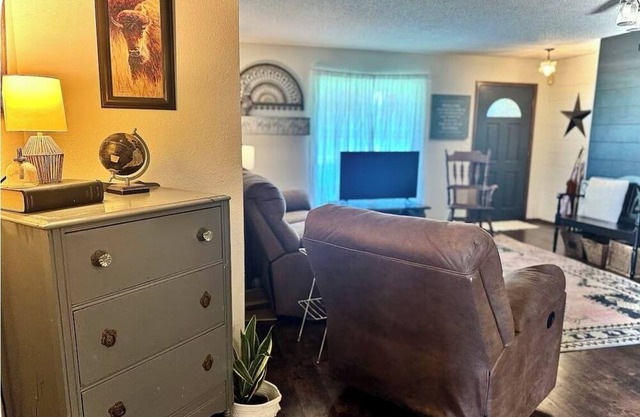 Family friendly Countryside stay! Easy access to Route 66 and I-40