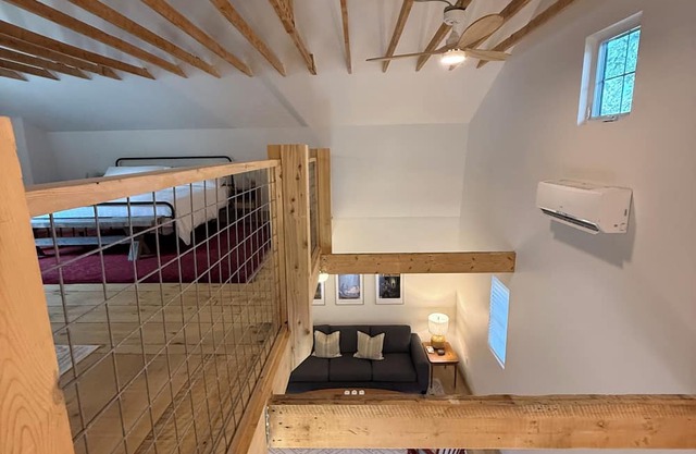 Charming Barn Conversion. Rural Curious? Come try small-town living!