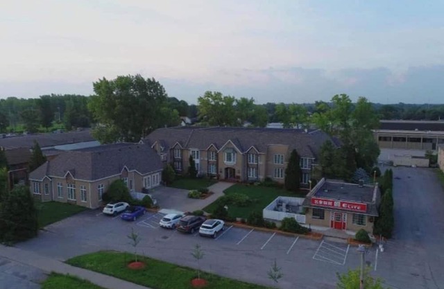 Fullerton Manor Inn