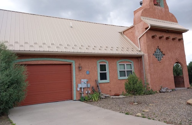 Welcoming 2-bedroom country home in Boncarbo, Colorado.