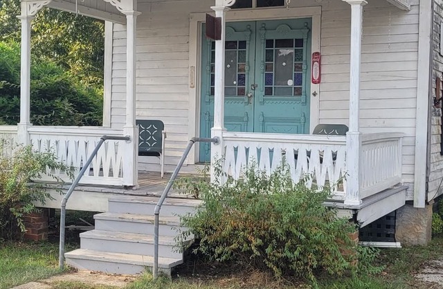 Charming old country store style residence in the town of Brent, Alabama.