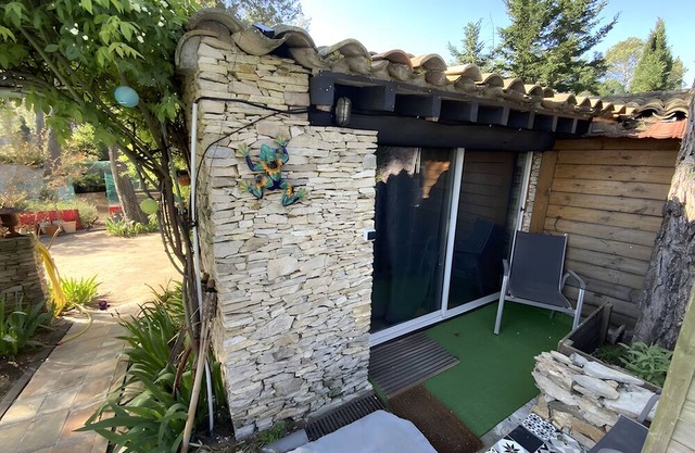 Bed and Breakfast 'Vert' with Shared Pool, Wi-Fi and Air Conditioning