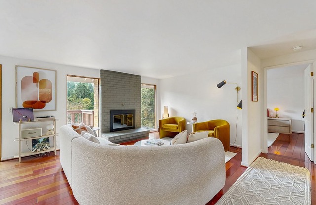 Spacious family-friendly home with mountain views - near University of Oregon