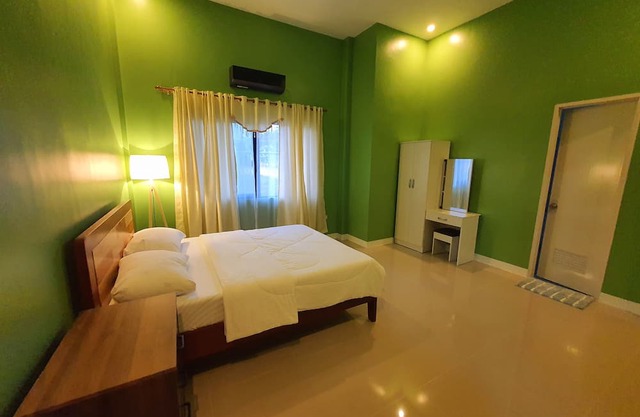 Enjoyable 4-bedroom house with AC in Panglao
