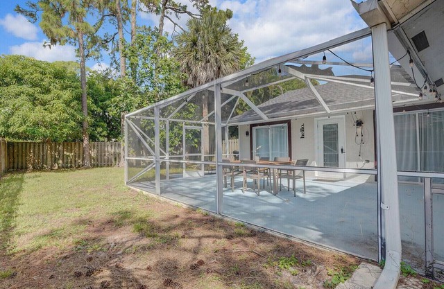 Modern and Spacious 2BR/2BA Villa in the heart of Wellington with Backyard
