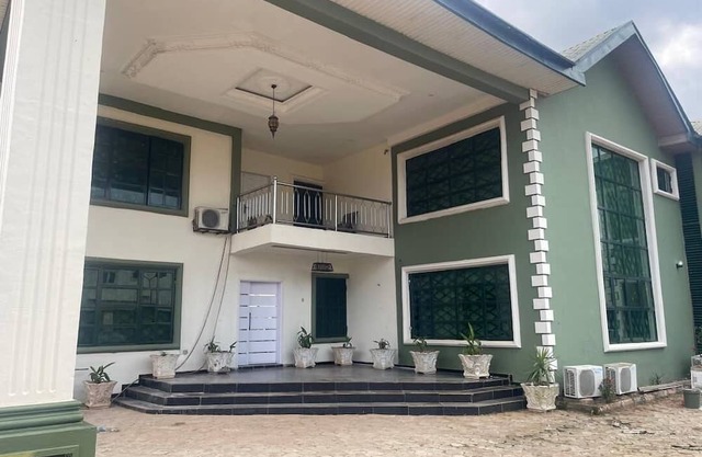 Exotic 3-bed in a Mansion in Benin City-swimming pool, fitness room, 24/7 power