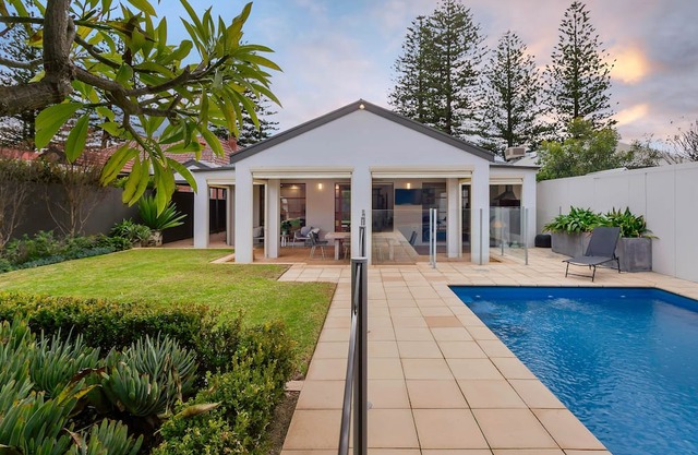 Henley Beach House | Luxury by the Sea