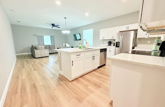 Stylish Stay Near Disney & Universal Sleeps 8