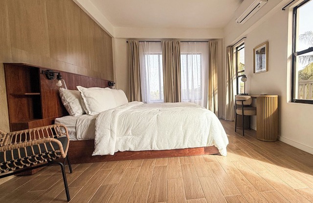 Sea View Condo, Minutes from UVF Int’l Airport - Spacious & Modern Stay