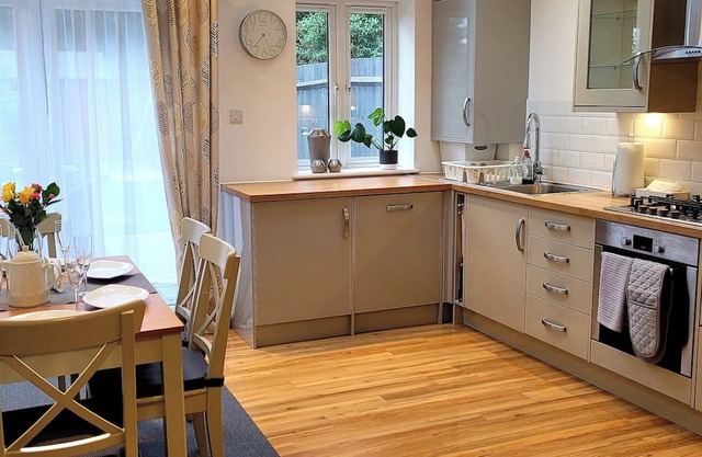 Family-Friendly 3-Bedroom Home in Tolworth with Easy London Access