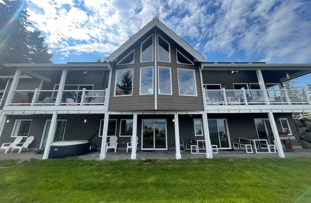 Luxurious water view home surrounded by wildlife and breath taking views