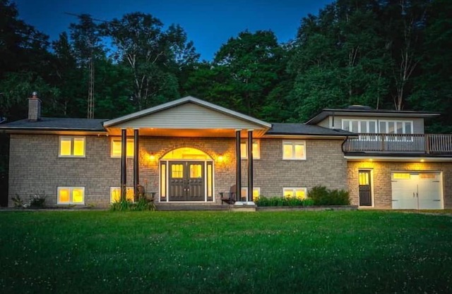 Find peace, comfort, and privacy at our spacious countryside home nestled in the heart of nature in Chatsworth!