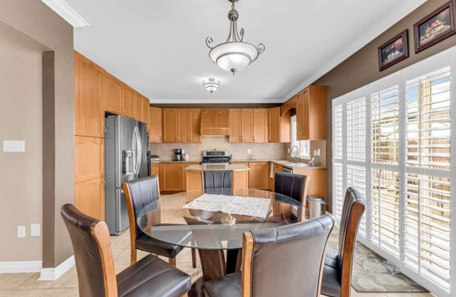 Luxury Mansion by Toronto & YYZ I Large Backyard