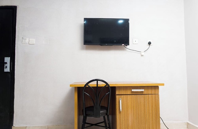 Chrysoberyl hotel in awesome Lagos with AC