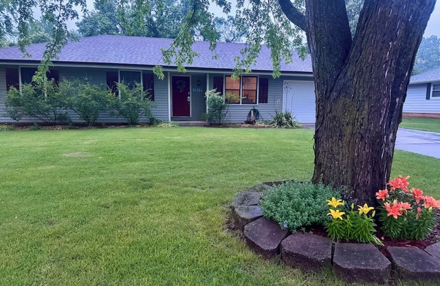 4-bedroom house in delightful Springfield pet friendly, fitness room