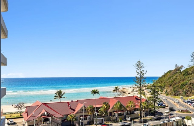 Beachfront 1-Bed Flat with Pool & Gym Access
