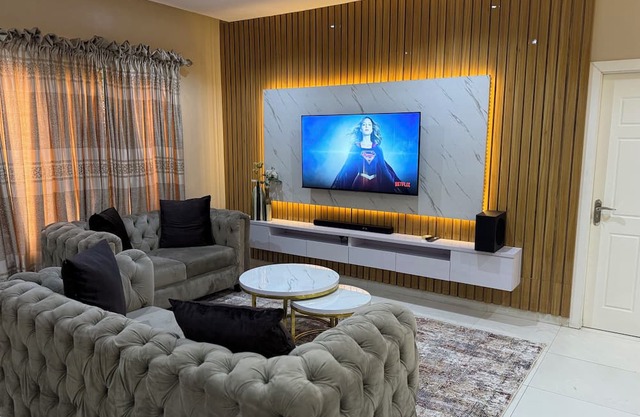 Luxury 2-bed w 24h light in Kolapo Ishola GRA