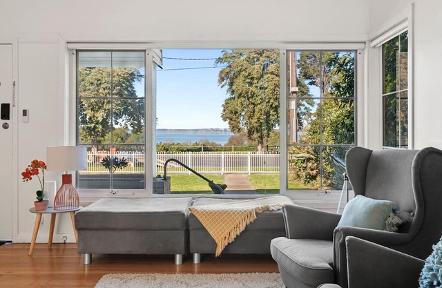 Quiet Geelong Getaway | Bay views