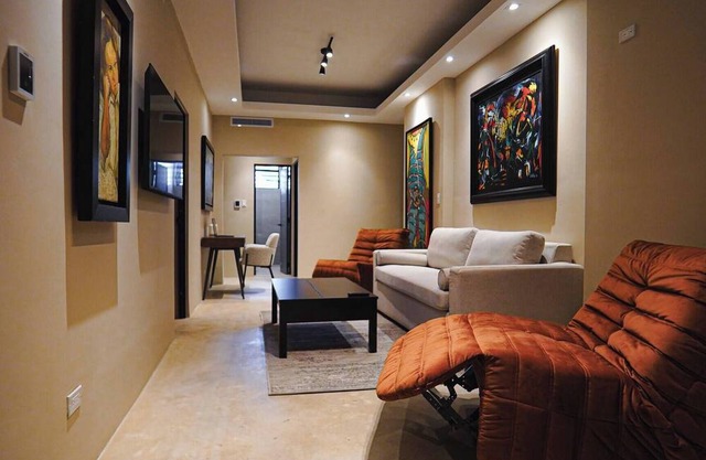 "Dream apt: 8BD, 6BA, parking.
