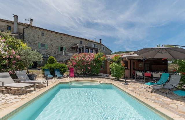 Holiday Home 'Mas Le Bragalou' with Mountain View, Private Pool and Wi-Fi