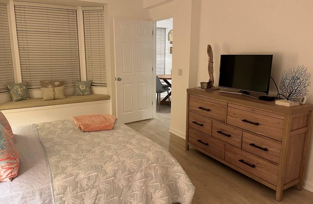 Charming 2 Bedroom Villa in delightful Beach Walk Hutchinson Island