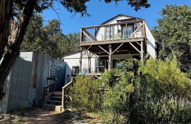 2 Bedroom Vacation Cottage in San Marcos/Wimberley, TX