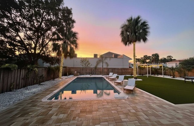 Escape to La Dolce Villa, Pool, Alfresco Dining, Pergola, Lawn Games, 5mi Beach