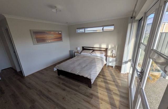 Private Studio Bed and Bath