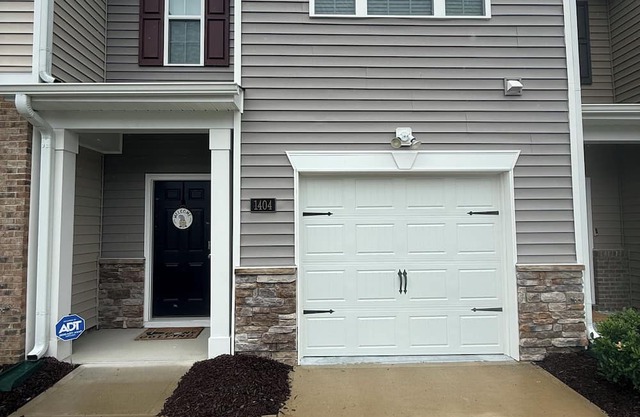 Fully furnished 3BD/2.5BA Townhome
